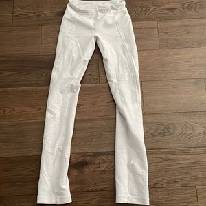 Size 4 lulelemon yoga pants